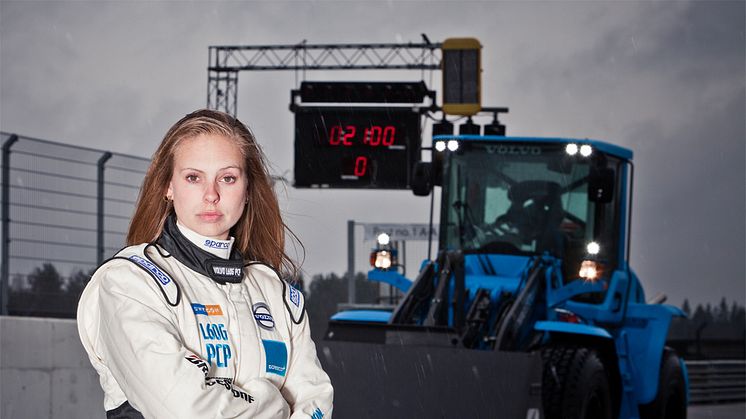 Hastighetsrekord av Karin Olsson – nu är hon världens snabbaste hjullastarförare