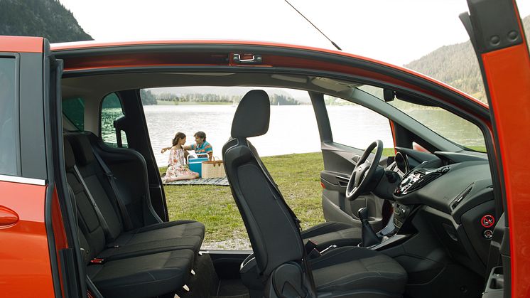 Nye Ford B-MAX har midtstolpen integrert i dørene og får med det en døråpning som er 150 cm bred.
