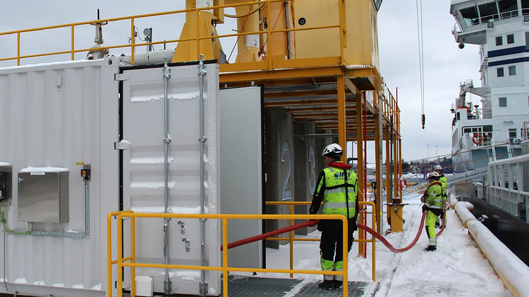 The Swedish port of Gävle recently became one of the first in the world to successfully connect a tanker vessel to a shoreside electricity system provided by Cavotec. Image credit: Terntank
