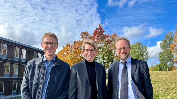 Per Jonny Nesse i Telenor Research and Innovation, Lars Gillund  i Klosser Kongsvinger og professor Bård Tronvoll fra Høgskolen i Innlandet - deltar i det nye 5G-prosjektet som skal skape bedre betingelser for skogbruket. 