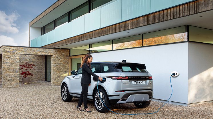 Range Rover Evoque och Discovery Sport finns nu som laddhybrider