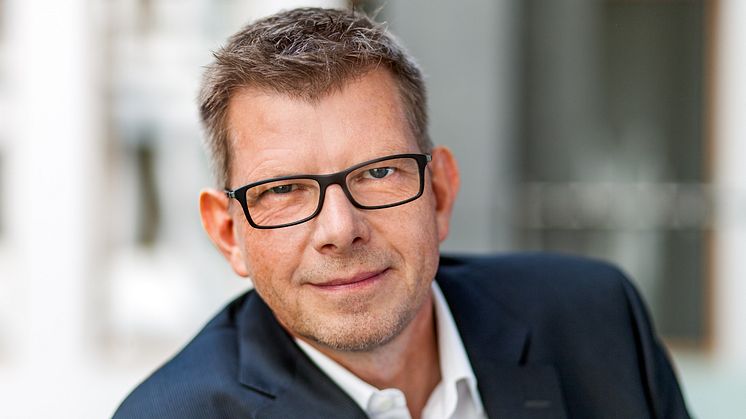 Thorsten Dirks wird neuer CEO der Deutsche Glasfaser Unternehmensgruppe: ​Uwe Nickl wird die Leitung der Unternehmensgruppe Deutsche Glasfaser Ende Januar 2021 an Thorsten Dirks übergeben. (DG)