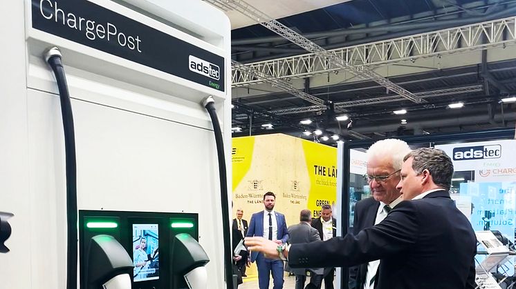 Baden-Württemberg's Minister President Winfried Kretschmann in conversation with Thomas Speidel, CEO ADS-TEC Energy at Hannover Messe 2023.