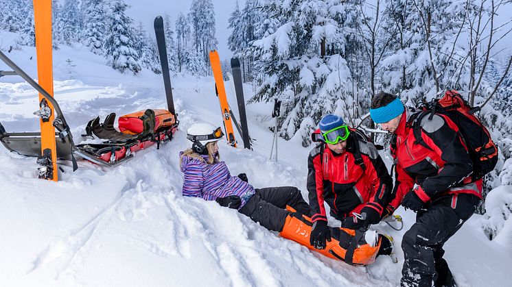 Jeder fünfte Sportunfall passiert beim Skifahren - die richtige Versicherung ist gefragt.