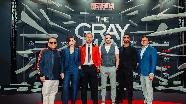 Joe Russo, Ana de Armas, Ryan Gosling, Chris Evans, Regé-Jean Page og Anthony Russo ved The Gray Man premieren
