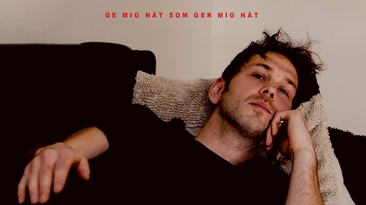 Joel Alme är tillbaka med singeln ”Ge mig nåt som ger mig nåt” – nya albumet ”Sköt er själva så sköter jag inte mitt” släpps 7 oktober och följs av stor höstturné