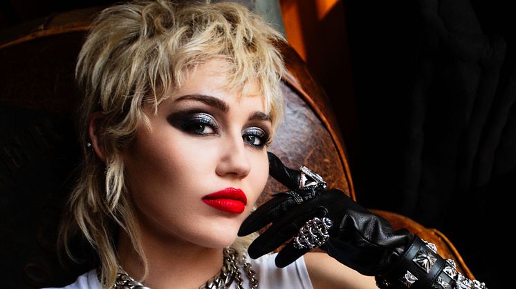 Nu är Miley Cyrus nya album "Plastic Hearts" här!