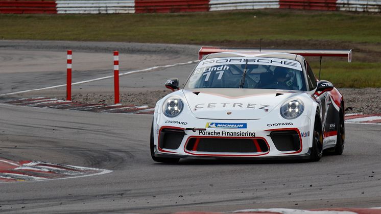 Det svenska stjärnskottet Rasmus Lindh från Kullavik ansluter till finalen i Porsche Carrera Cup Scandinavia.