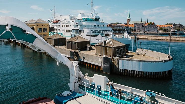 I tider hvor grænser lukker og produktion, handel og industri påvirkes kraftigt, blandt andet i kraft af forsinkede leverancer, er forbindelsen mellem Helsingør og Helsingborg yderst vigtig for at opretholde leveringssikkerhed. 