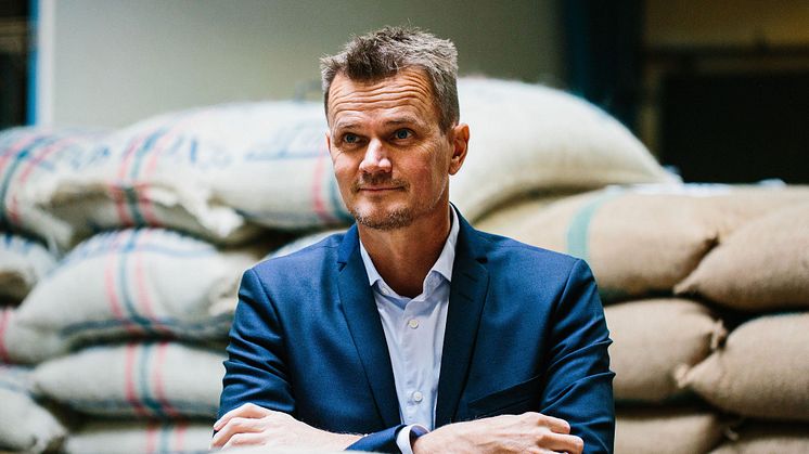 Administrerende direktør Claus Bertelsen retter fokus mod sikring af Peter Larsen Kaffes forretning i fremtiden. "Det kræver en forsvarlig og bæredygtig produktion af vores råvare," siger han.