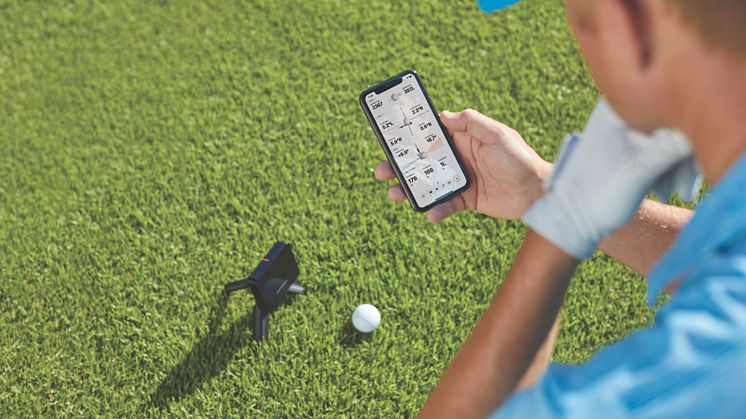Träna, registrera, spela in videor och få möjligheten att spela virtuella rundor på fler än 42 000 golfbanor runt om i världen