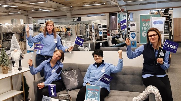 Ulrika Helander, Sandra Gidstedt, Suada Hadzimahovic och Sanela Hadzimesic kan glädjas åt att arbeta i årets JYSK-butik.