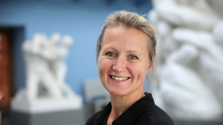 Kunsthistoriker Guri Skuggen ved Vigelandmuseet kommer med ny forskning om Vigeland som følge av Vigelandseminaret og Vigelandjubileet 2019. (Foto: Unni Irmelin Kvam / Vigelandmuseet)