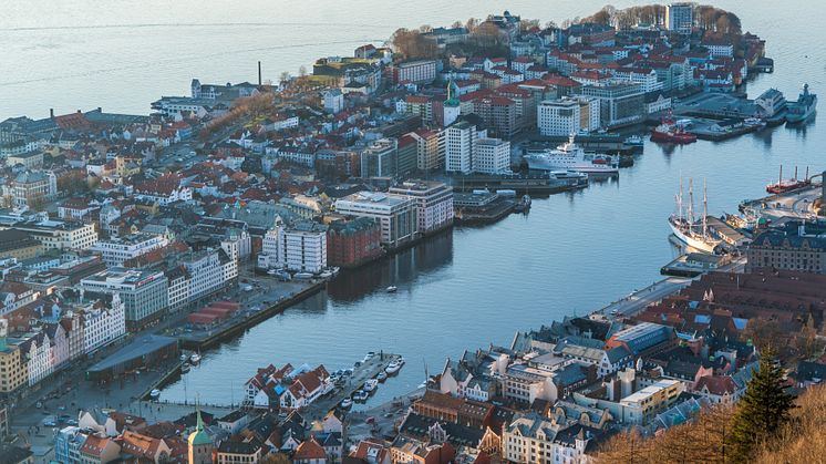 Hordaland er et av fylkene som opplever en økning i betalingsvansker. Foto: Bergen, Unsplash. 