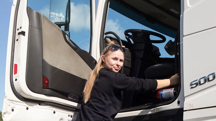 Mikaela Fungdal fick jobb som lastbilschaufför direkt.