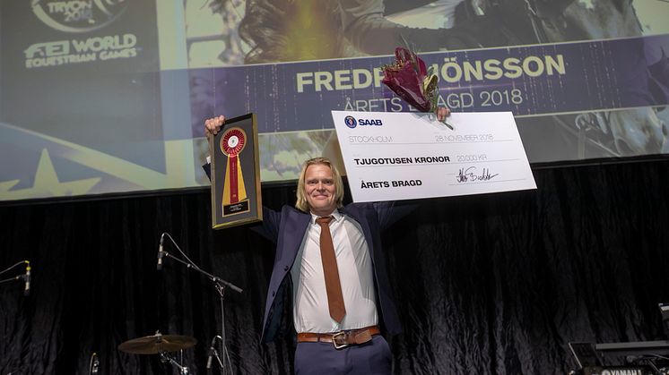 Förra året stod Fredrik Jönsson för årets bragd. Vem som gjort det i år avslöjas på Ryttargalan i november. Foto: Roland Thunholm