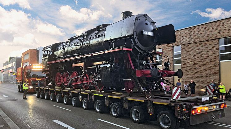 Spectacular transport: steam locomotive on BPW axles
