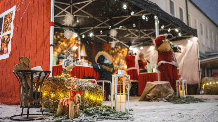 Med start i slutet av november lyser GöteborgsLokalers julfiranden upp stadens torg i vintermörkret. Foto Tim Kristensson