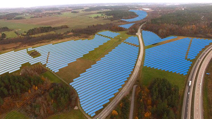 I mars 2020 påbörjas byggandet av solcellsparken som kommer ha en yta om totalt 45 hektar. Bilden är en grafisk visualisering av hur solcellsparken kan komma att se ut, vilket kan skilja sig med den färdiga utformningen.