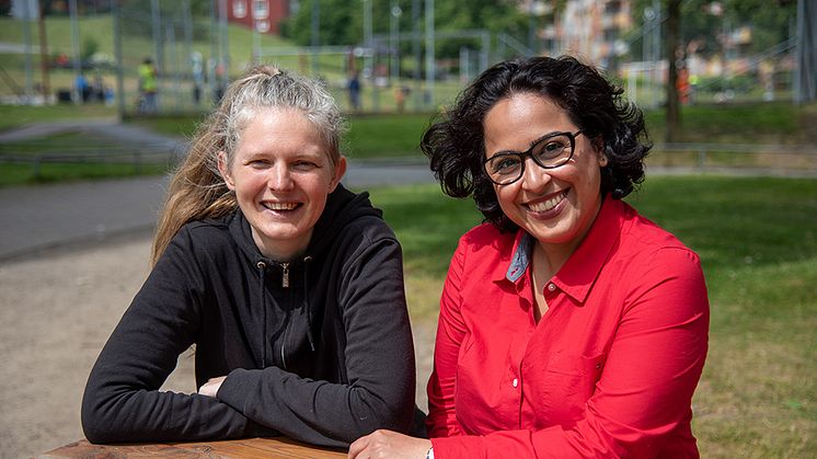 Hanna Jansson och Azadeh E. Zaghi, projektledare för Kulturstråket i Bergsjön, välkomnar idéer på aktiviteter.