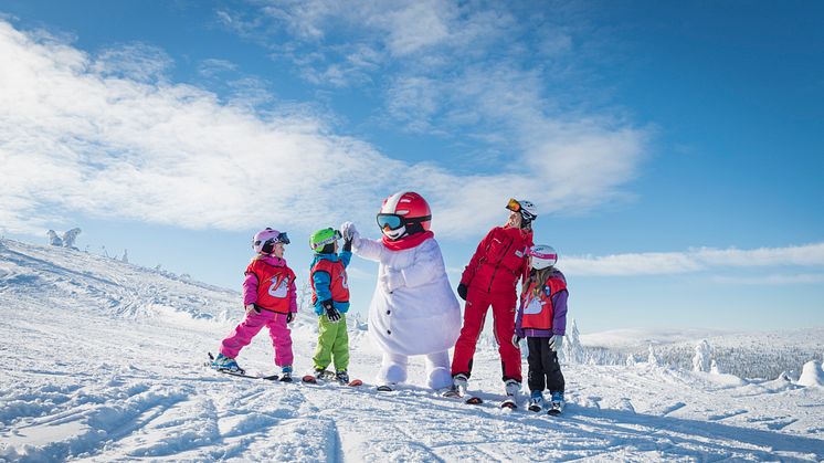 Free ski school, ski rental, ski pass and meals for children up to the age of six. 