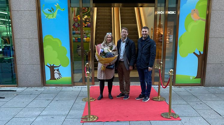 Bygg-Göta välkomnar Lekia till sin nya butik på Kungsgatan.  Linda Neidert, Bo Odqvist, Nemanja Brankovic