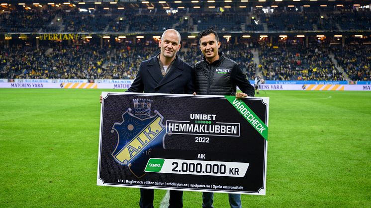 AIK tar emot värdechecken på 2 miljoner kronor efter förstaplatsen i Hemmaklubben