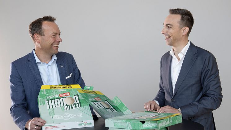 Orkla President & CEO Jaan Ivar Semlitsch (to the left) and Kenneth Haavet, EVP Orkla Consumer & Financial Investments and chairman of New York Pizza. Photo cred: Trygve Indrelid, NTB