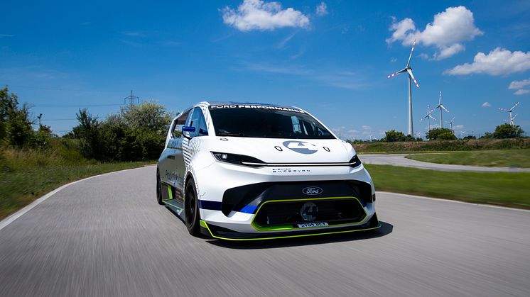 Ford Pro Electric SuperVan 2022 (10)