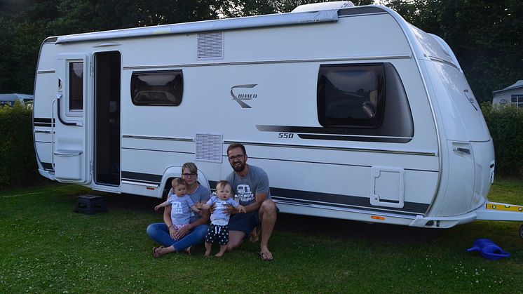 Familie Heck und Ihr Urlaubs-Caravan