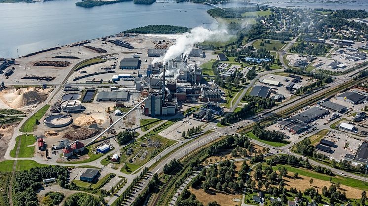 Smurfit Kappa Piteå tillverkar årligen 700 000 ton kraftliner, vilket är ett papper som används för tillverkning av högklassig wellpapp.