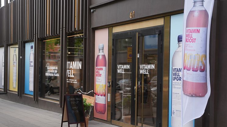 Vitamin Well öppnar sin första popup-butik på Regeringsgatan 61. Pengarna från all försäljning går oavkortat till Barncancerfonden