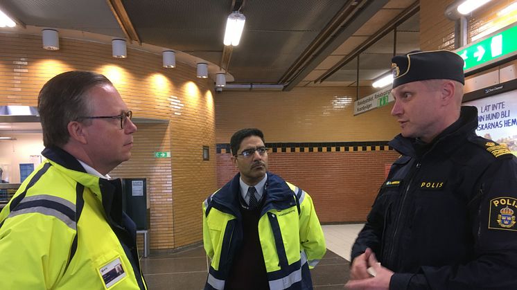 Mark Jensen vd MTR Nordic, Fawwaz Asad stationschef Rinkeby och Niclas Andersson tidigare Lokalpolisområdeschef i Rinkeby.
