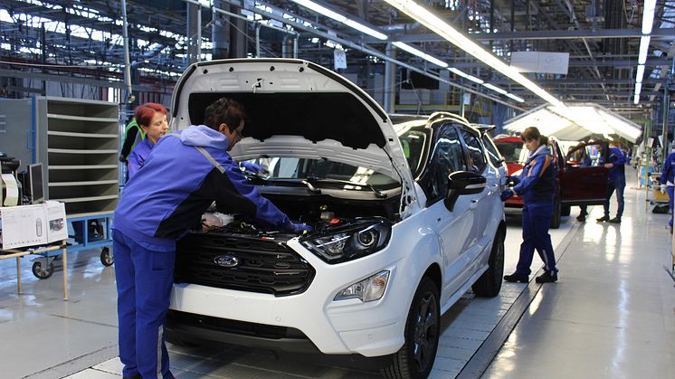 PRODUKSJONSSTART: Her er en av de aller første Ford EcoSport som rullet av samlebåndet på Fords fabrikk i Romania. 