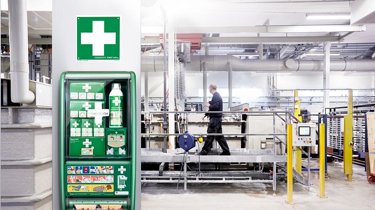Gamla kylskåp får nytt liv i de ikoniska Första Hjälpen-stationerna