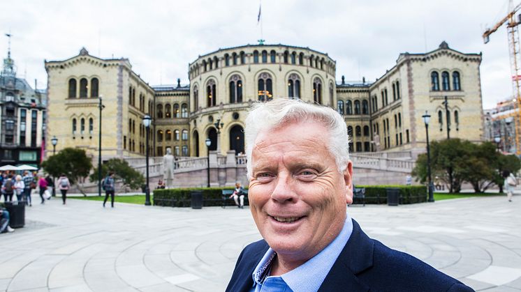 Forbundsleder Jan Davidsen i Pensjonistforbundet foran Stortinget. (Foto: Johnny Syversen)