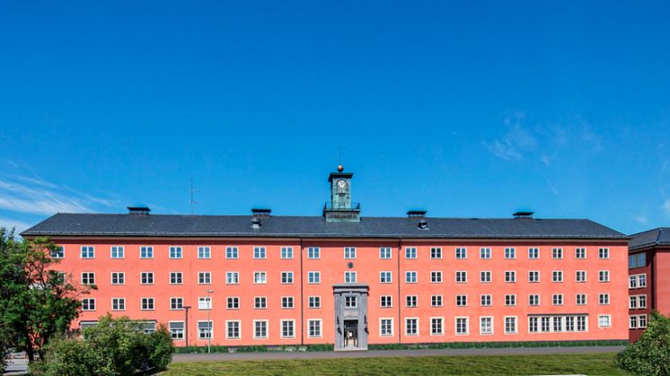 I Brf Klockhuset i Beckomberga, Bromma, visar Riksbyggen inflyttningsklara ettor och tvåor.