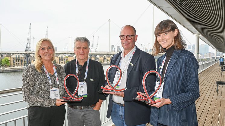 Ylva Linder, David Schofield, Daniel Lindberg och Matilda Gunnarsson Rathsman var på plats och tog emot priser i London