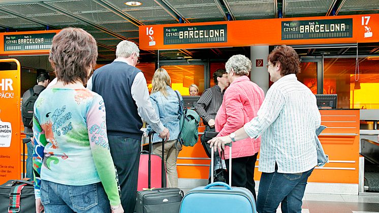 Sollte sich der Abflug in den Urlaub deutlich verzögern, sind Reisende nicht ohne Rechte.  Foto: SIGNAL IDUNA