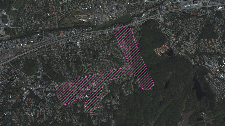 Den rosa streckade markeringen visar det område med Finngösaravinen som planprogrammet för centrala Sävedalen omfattar.