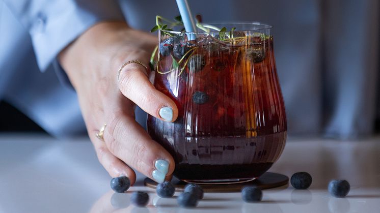 Purple Sparkle – ett av Löfbergs tips på kalla kaffedrinkar att svalka sig med i sommar.