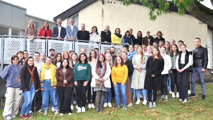 Vertreter von Hochschule, Hephata und Stadt Schwalmstadt begrüßten die 45 Erstsemester. Die Namen der Begrüßenden von links nach rechts lesen Sie am Ende des Textes. 