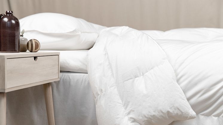 Het nieuwe luxe dekbed van CURA combineert het hotelgevoel met de rustgevende omarming van een verzwaringsdeken.