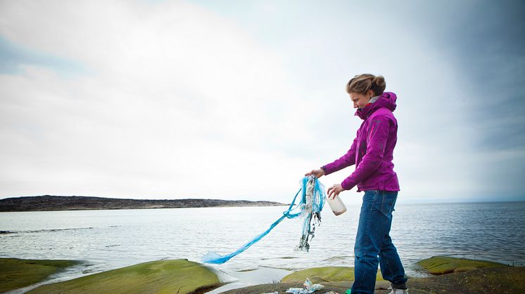 Vid beräkningar av antalet skräpföremål på stränderna har EU fastställt att 80–85 procent av det marina skräpet består av plast. Foto: Maja Kristin Nylander