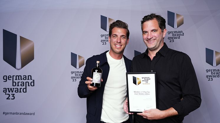Brand Manager Maurice Bracht (links) und Brand Activation Manager Mark Hohloch (rechts) nahmen die Auszeichnung entgegen.