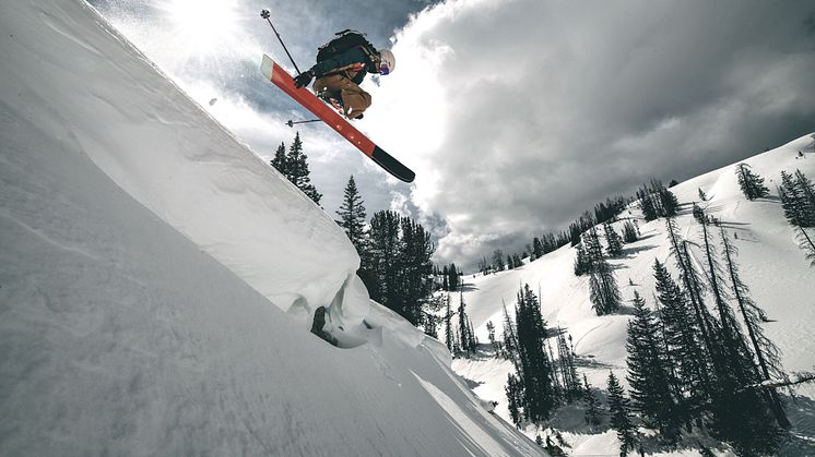 Zu den beliebtesten Aktivitäten im Urlaub 2022 gehörten das Skifahren und Snowboarden.