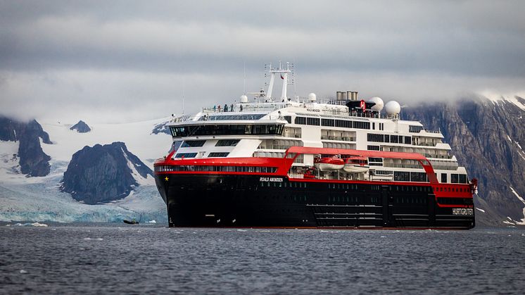 HYBRID POWERED TO BRITISH ISLES: After completing a summer season on Svalbard, battery hybrid powered MS Roald Amundsen will do a series of British Isles expedition cruises. Photo: OSCAR FARRERA/Hurtigruten