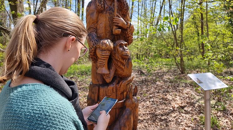 Digital unterwegs im Tiergarten im Dahme-Seenland mit einer neuen App. Foto: Tourismusverband Dahme-Seenland Sandra Fonarob.