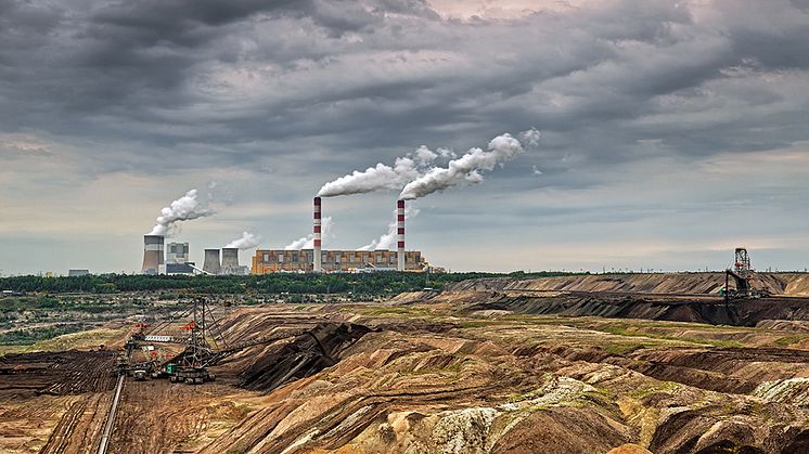 Kolkraftverken på jorden släpper ut över 12 gigaton koldioxid varje år, nästan en tredjedel av de totala utsläppen av koldioxid. Kolkraften är därför den enskilt största källan till den globala uppvärmningen. Foto: Tomasz Matuszewski/Mostphotos 