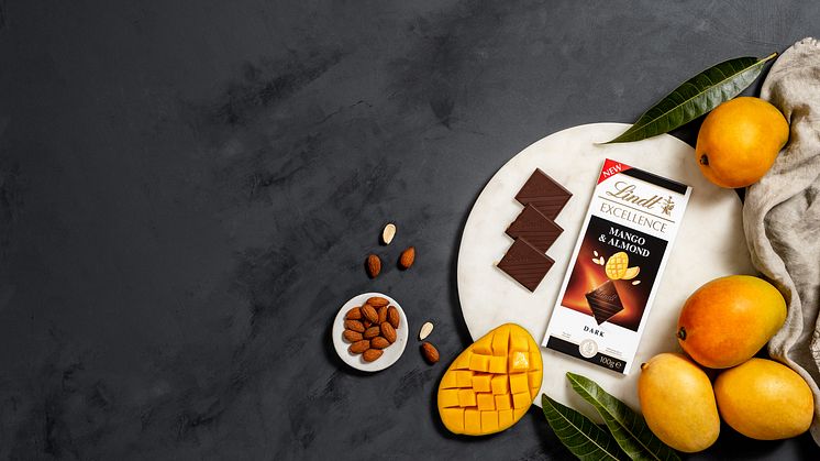 ﻿Njut av en intensiv mörk, len choklad som kompletteras med söt mango och krispiga bitar av mandelflarn.